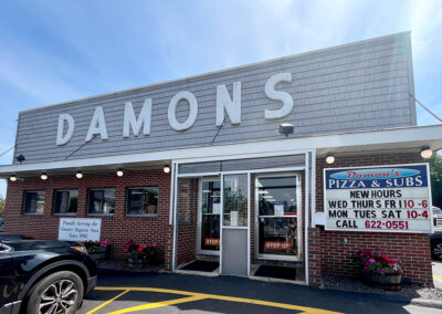 Image of Damon's Pizza and Italians Storefront.